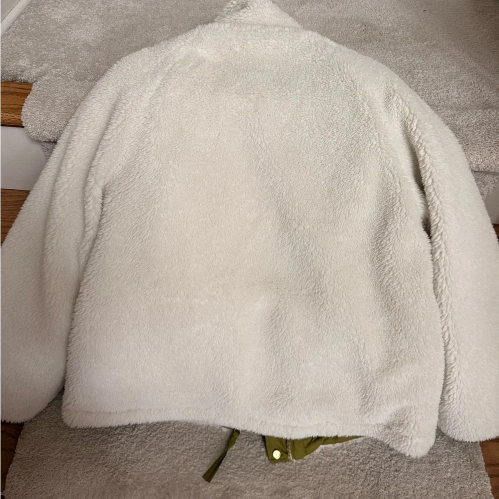 Varley Cream and Green Teddy Jacket - Picture 6 of 6